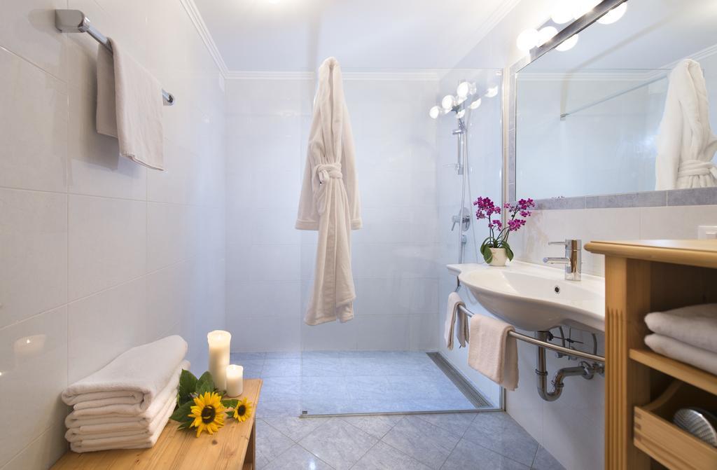 Dolomitenhotel Weisslahnbad Тирес Номер фото